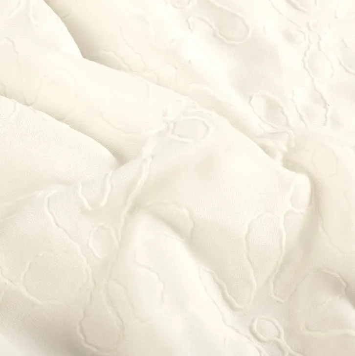 Geweven viscose linnen gebroken wit met geborduurde bloemen